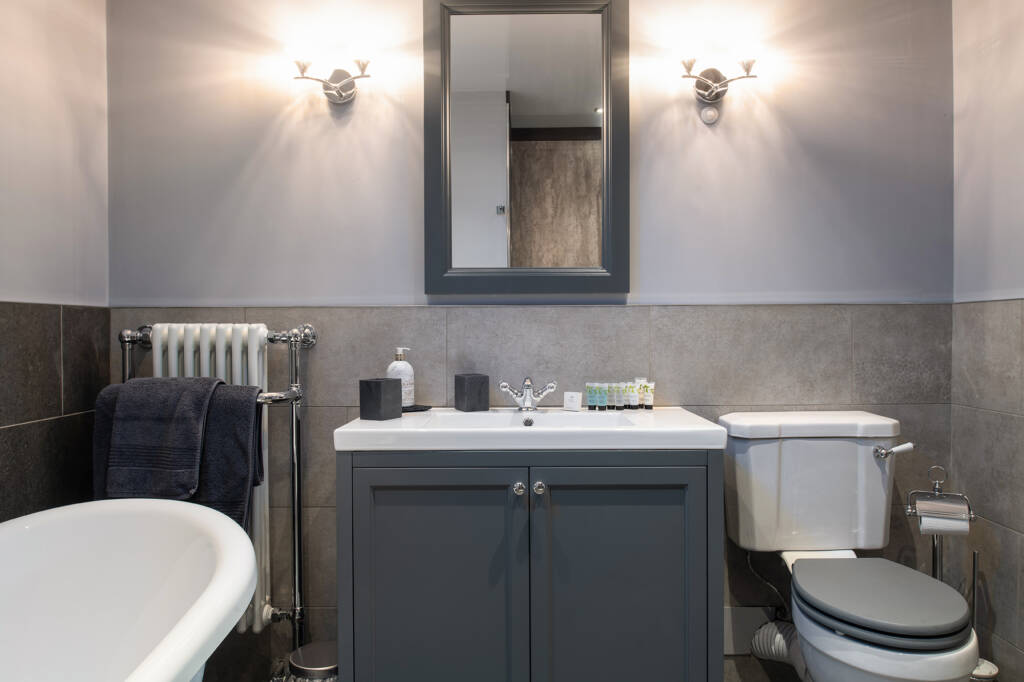 An ensuite backroom at Y Gorlan Holiday Home in Snowdonia