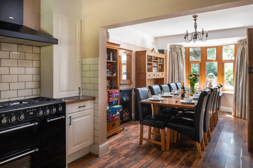 Kitchen diner at Y Gorlan Holiday Home in Snowdonia